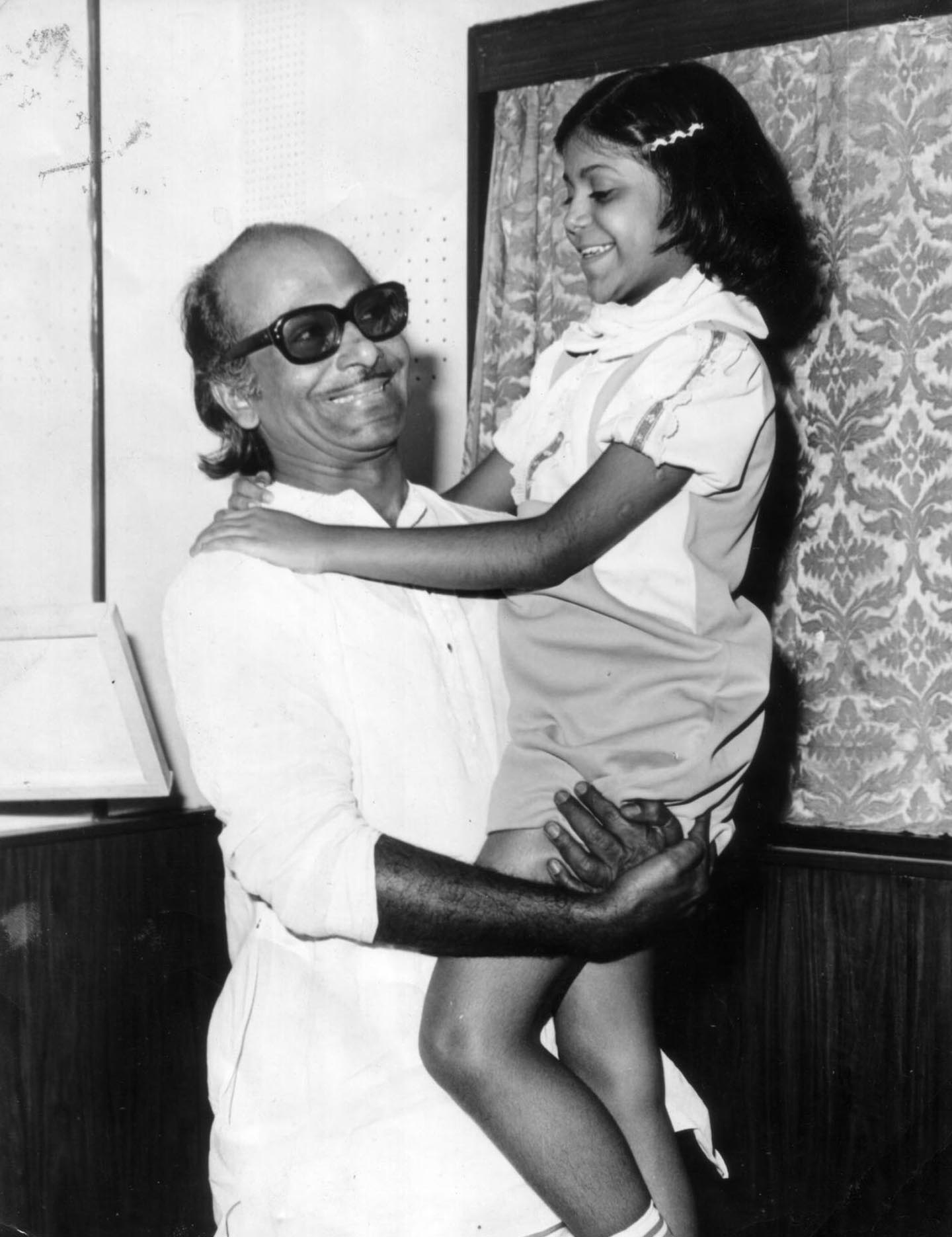 Antara after her 1st recording of film Minoo with father Salil Chowdhury